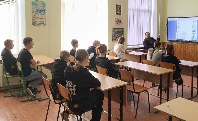 Обговорення переваг факультету іноземних мов